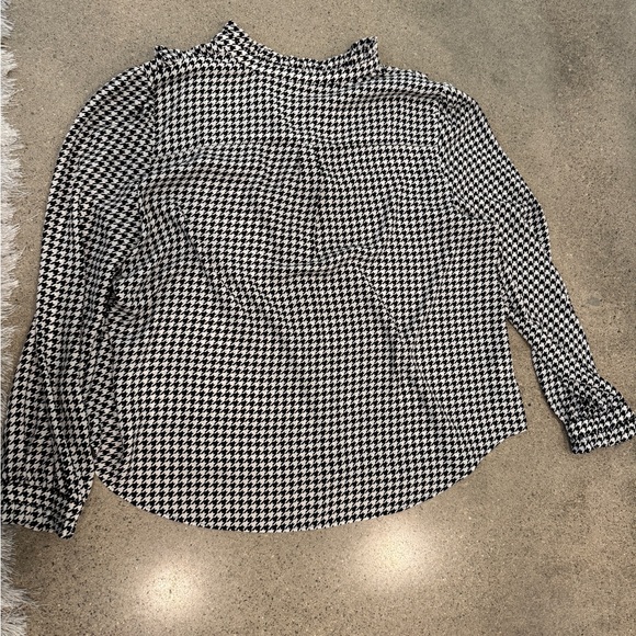 Ann Taylor Black & White Houndstooth Ruffle-Front Button Down in XL Petite - Picture 5 of 7